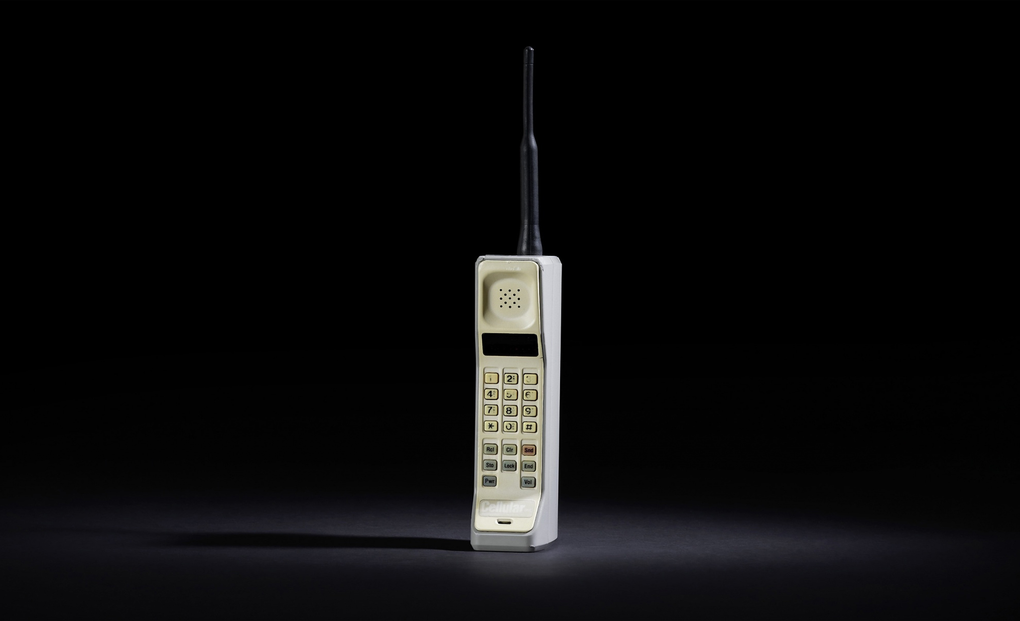 Motorola DynaTAC 8000x - điện thoại di động đầu tiên trên thế giới