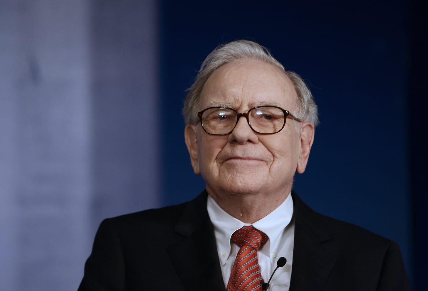 Warren Buffett giảm bớt cổ phiếu trong ngành dược phẩm và ô tô